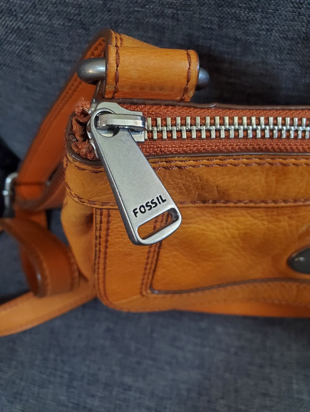 Fossil Women's Leather Crossbody Bag - Picture 5 of 10